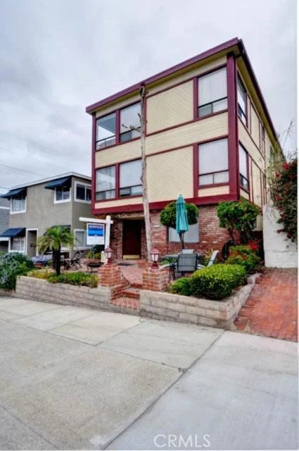 Unit for sale at 319 30th Street, Manhattan Beach, CA 90266