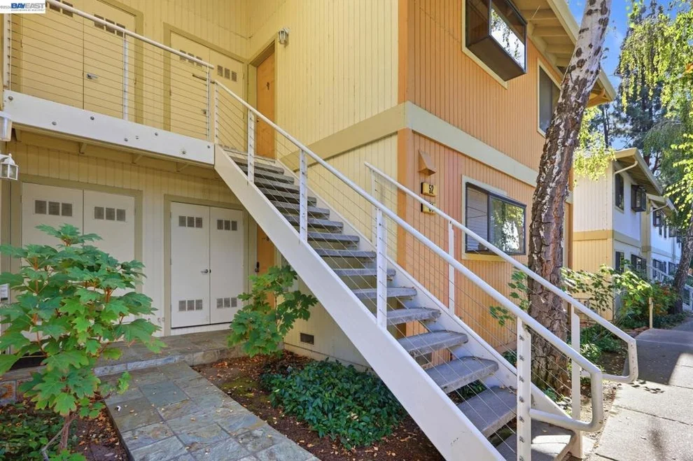 Unit for sale at 2827 Monument Blvd, Concord, CA 94520