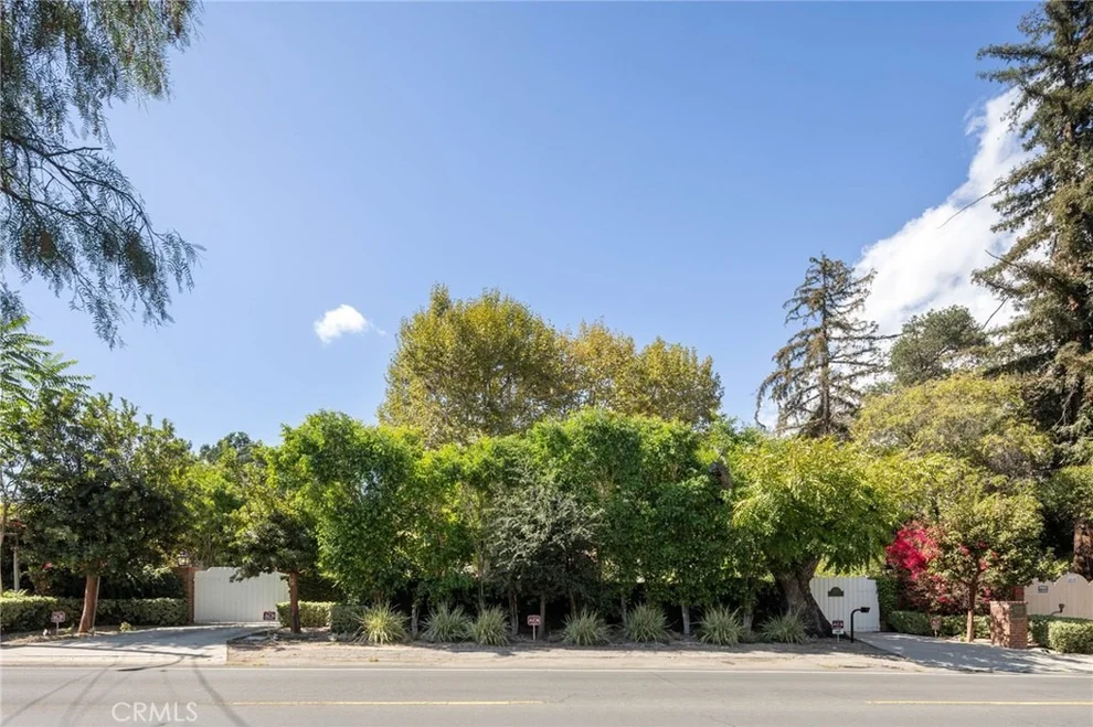Unit for sale at 5229 Louise Avenue, Encino, CA 91316