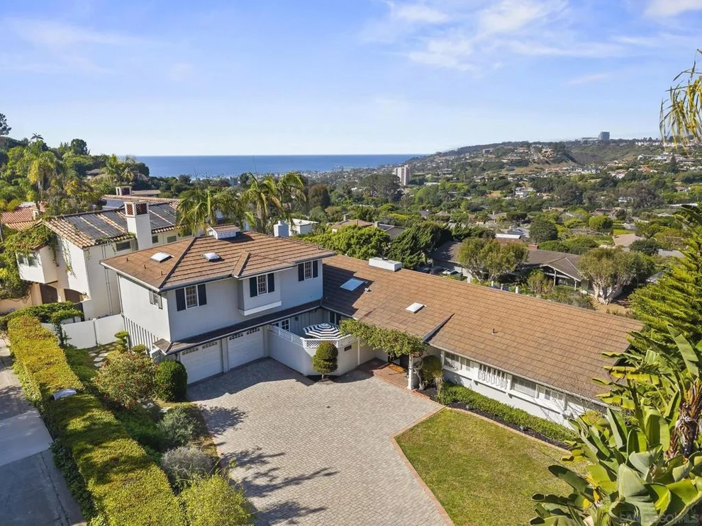 Unit for sale at 7753 Via Capri, La Jolla, CA 92037