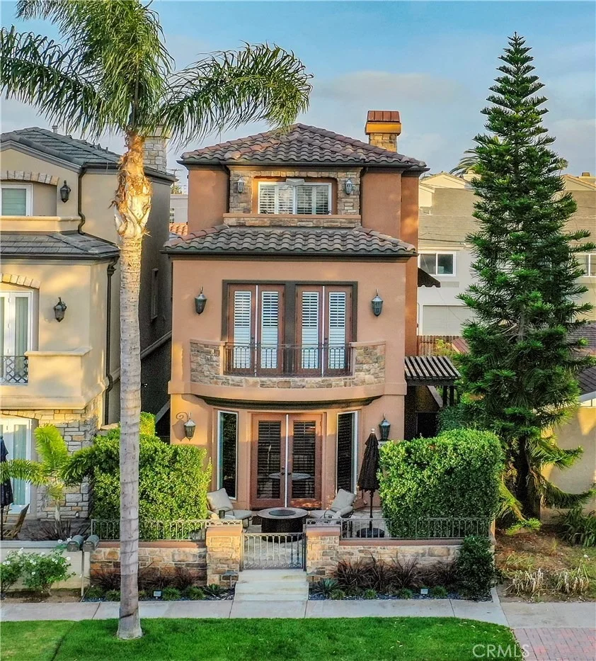 Unit for sale at 526 10th Street, Huntington Beach, CA 92648