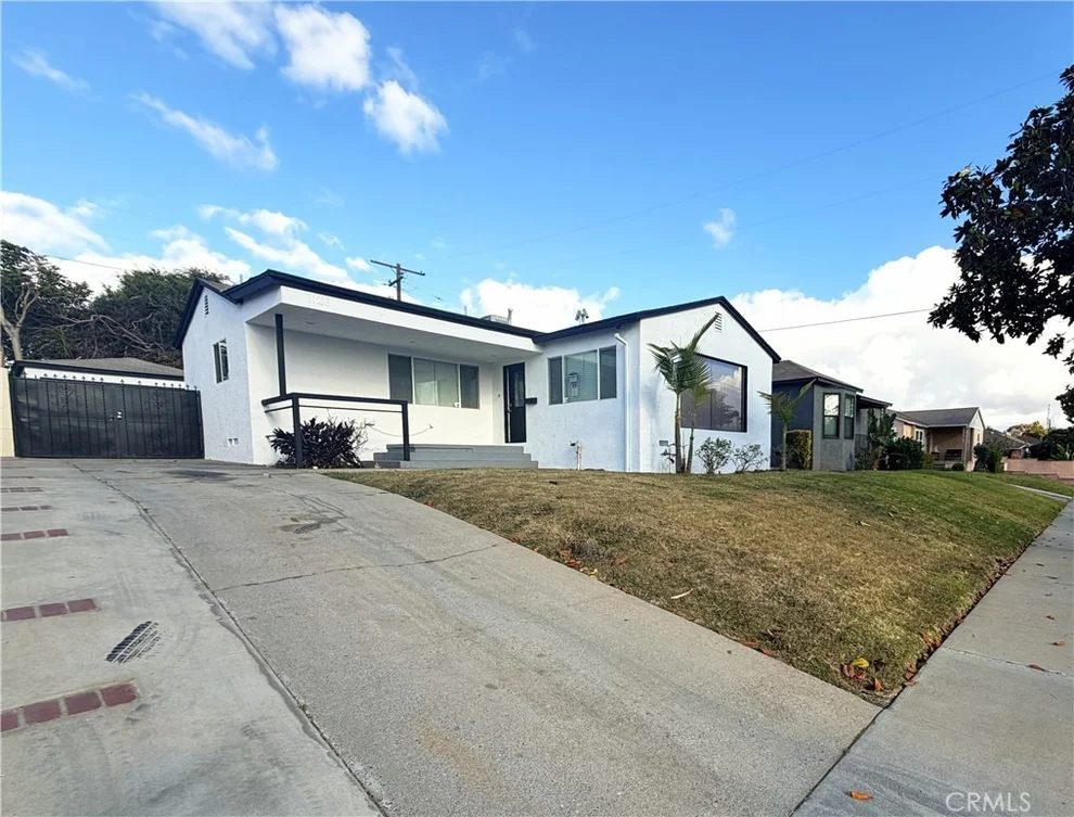 Unit for sale at 11148 S Wilton Place, Los Angeles, CA 90047