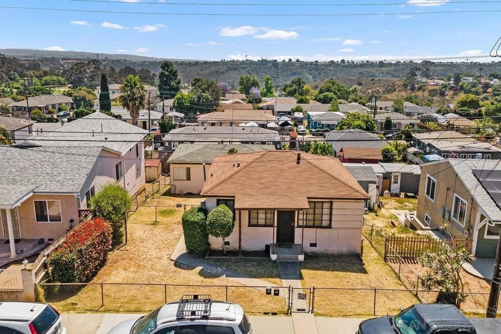 Unit for sale at 2302 04 W Jewett St, San Diego, CA 92111