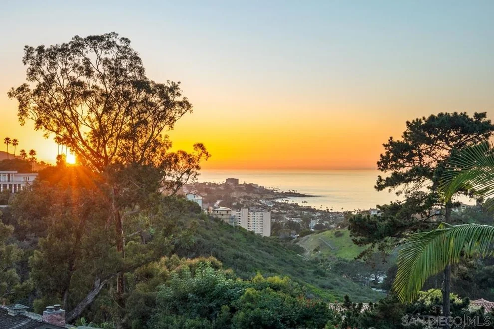 Unit for sale at 8080 La Jolla Scenic Dr N, La Jolla, CA 92037