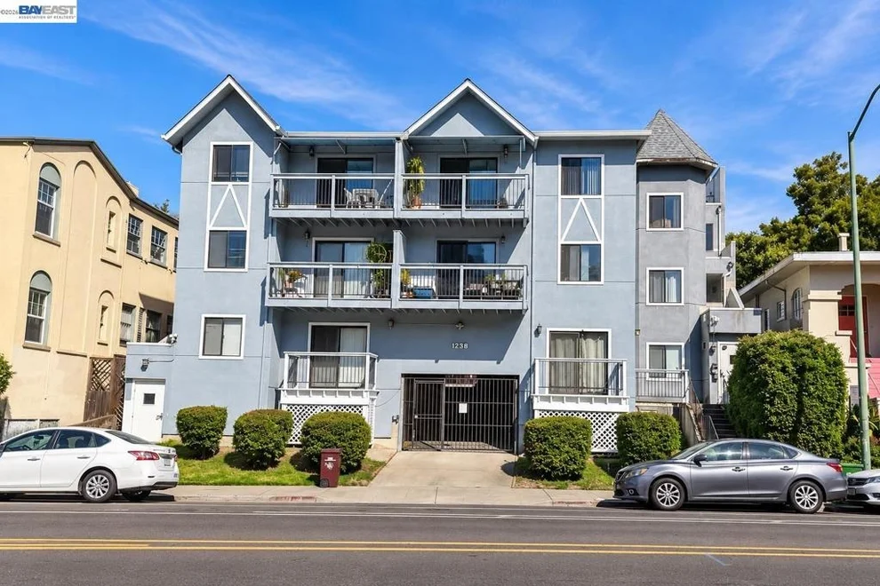 Unit for sale at 2401 Park Blvd, Oakland, CA 94606