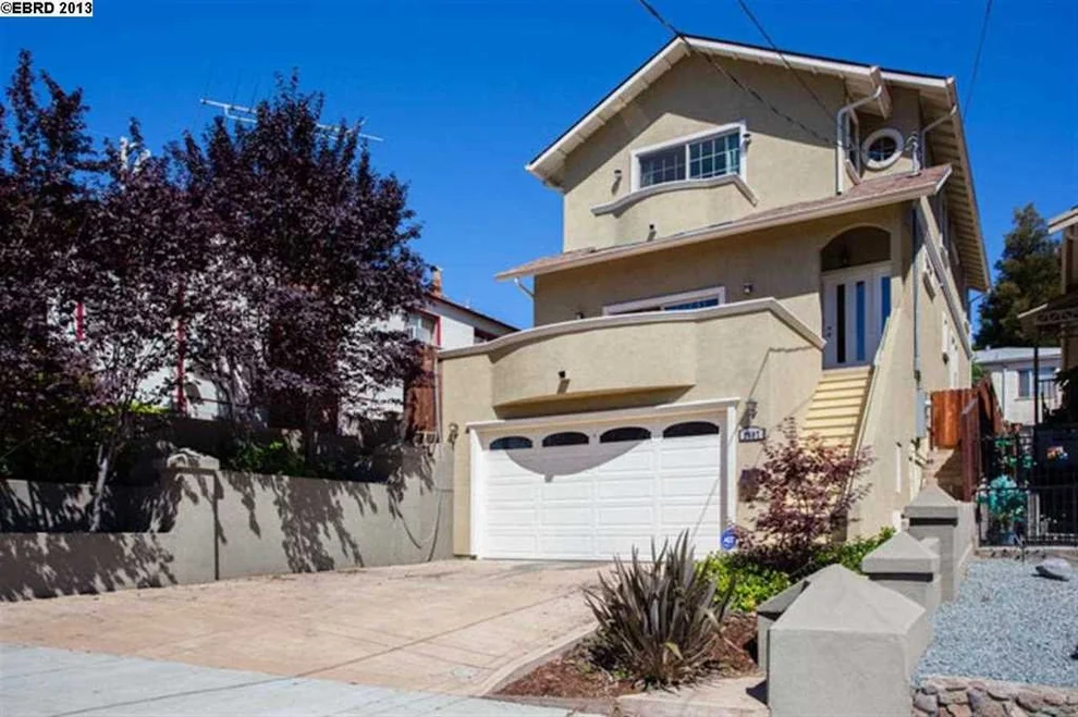 Unit for sale at 2607 OLIVER AVE, Oakland, CA 94605-4822