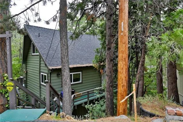 Unit for sale at 27044 Tunnel Drive, Lake Arrowhead, CA 92352