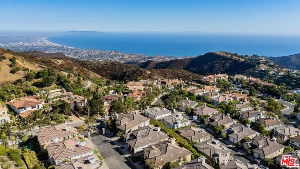 Unit for sale at 16610 Calle Brittany, Pacific Palisades, CA 90272