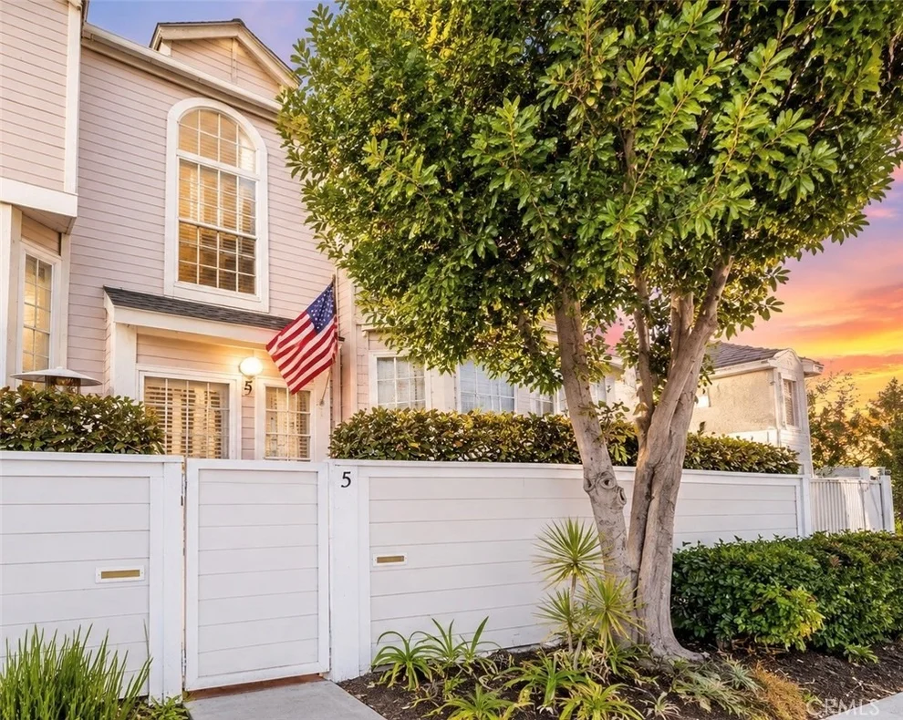 Unit for sale at 1731 E 68th, Long Beach, CA 90805