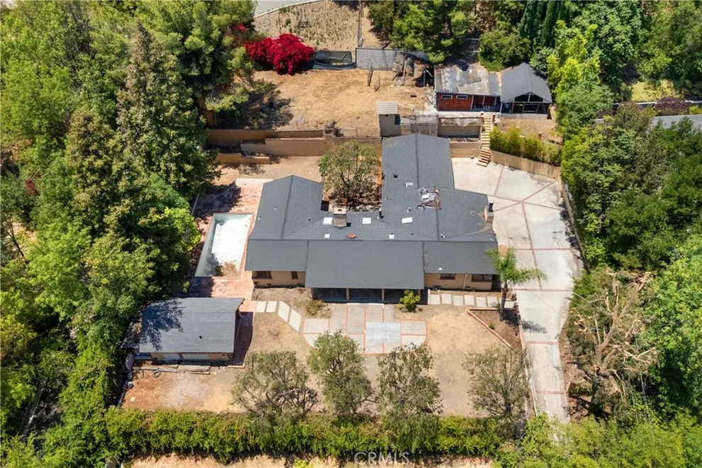 Unit for sale at 5403 Shirley Avenue, Tarzana, CA 91356