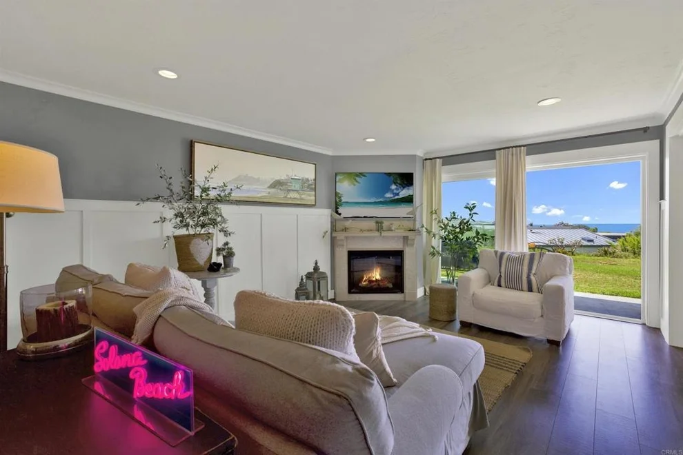 Unit for sale at 640 W Solana Circle, Solana Beach, CA 92075