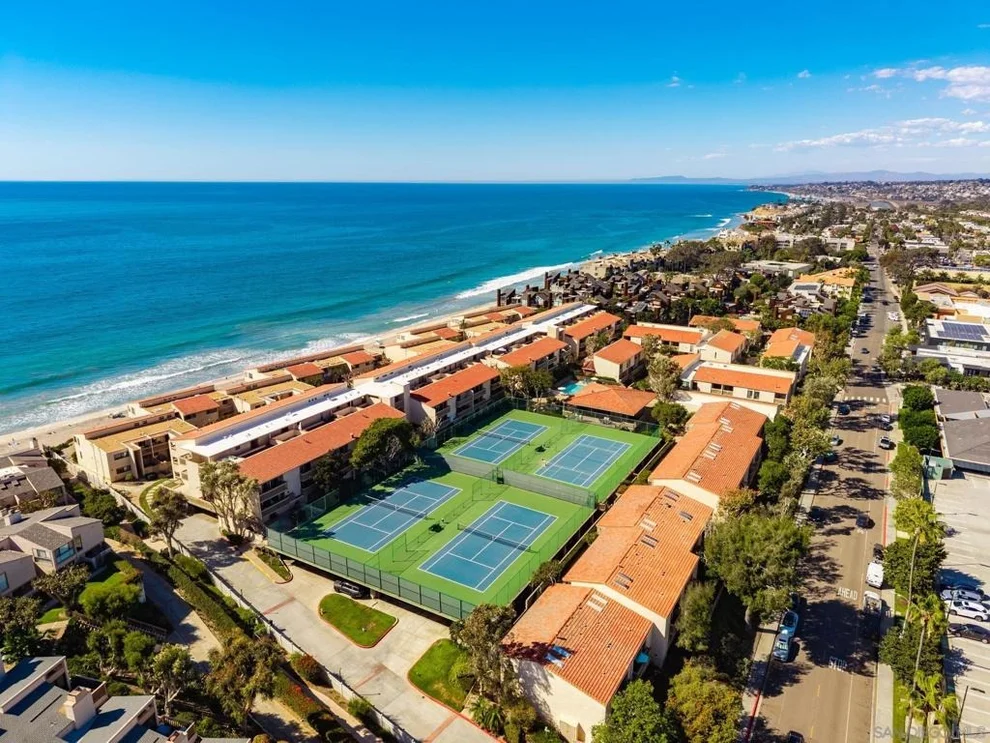 Unit for sale at 423 S Sierra Avenue, Solana Beach, CA 92075