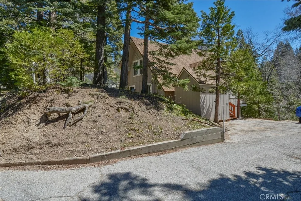 Unit for sale at 176 Massive Road, Lake Arrowhead, CA 92352