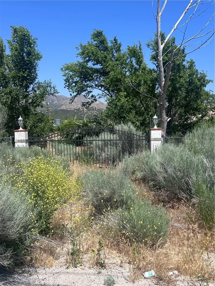 Unit for sale at 5065 US Highway 138, Phelan, CA 92371
