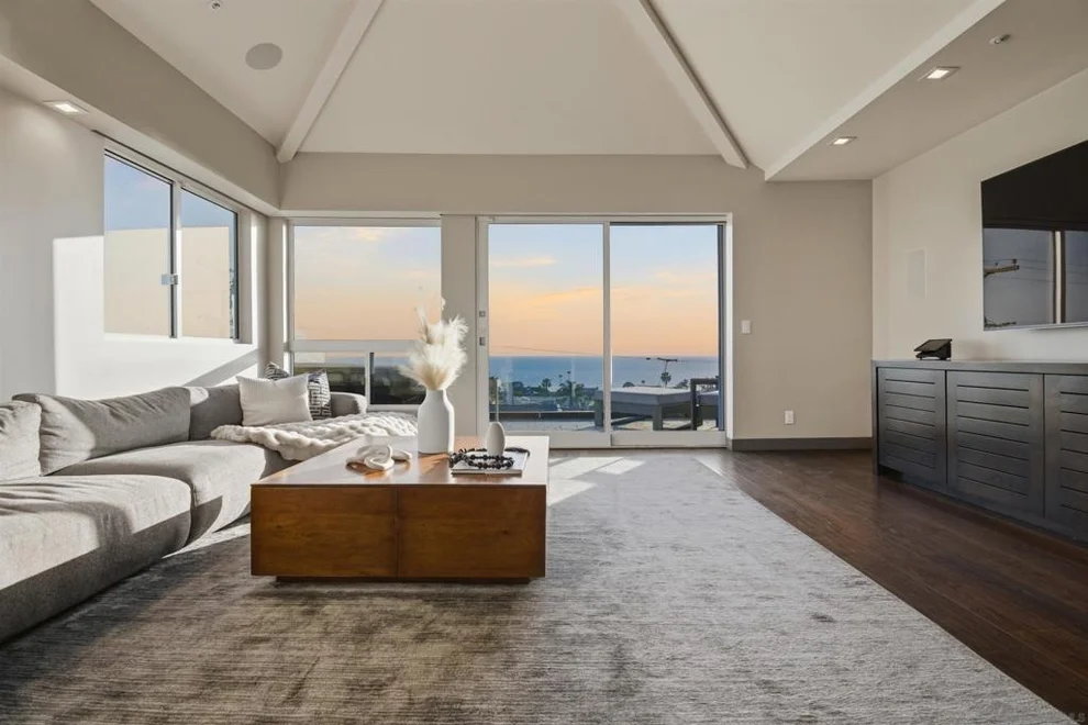 Unit for sale at 2372 Oxford Ave, Cardiff By The Sea, CA 92007