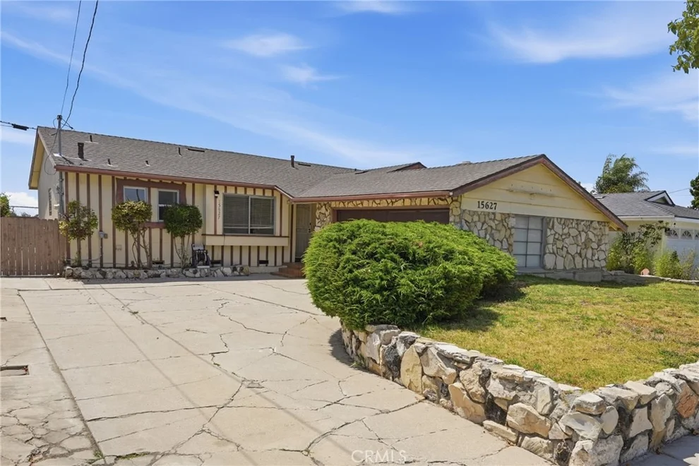 Unit for sale at 15627 E Prairie Avenue, Lawndale, CA 90260