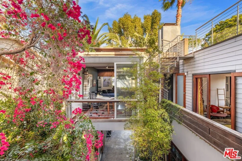 Unit for sale at 927 Amoroso, Venice, CA 90291