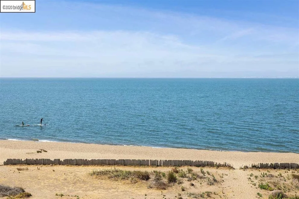 Unit for sale at 933 Shoreline Dr, Alameda, CA 94501