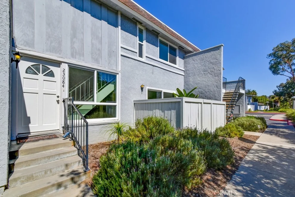 Unit for sale at 23084 Via Pimiento, Mission Viejo, CA 92691