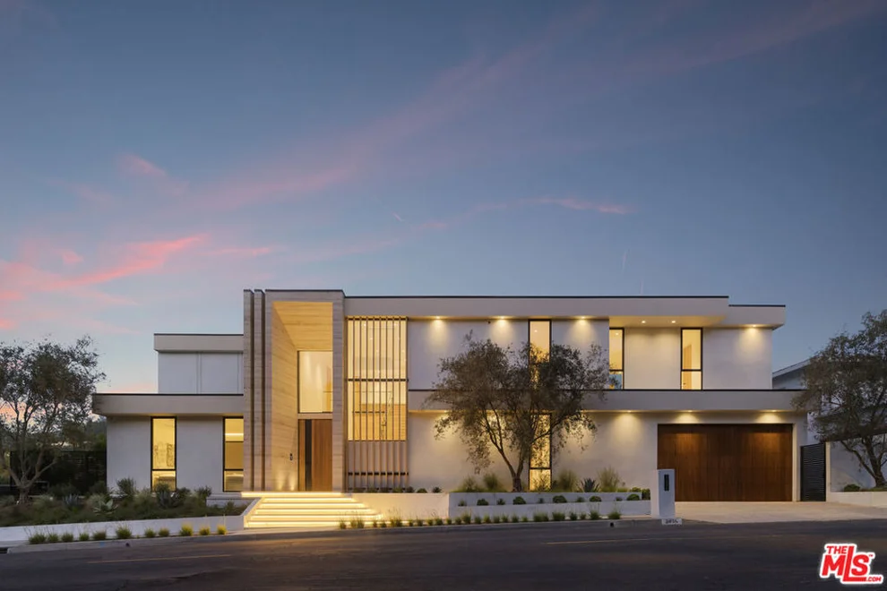 Unit for sale at 2436 Jupiter Drive, Los Angeles, CA 90046