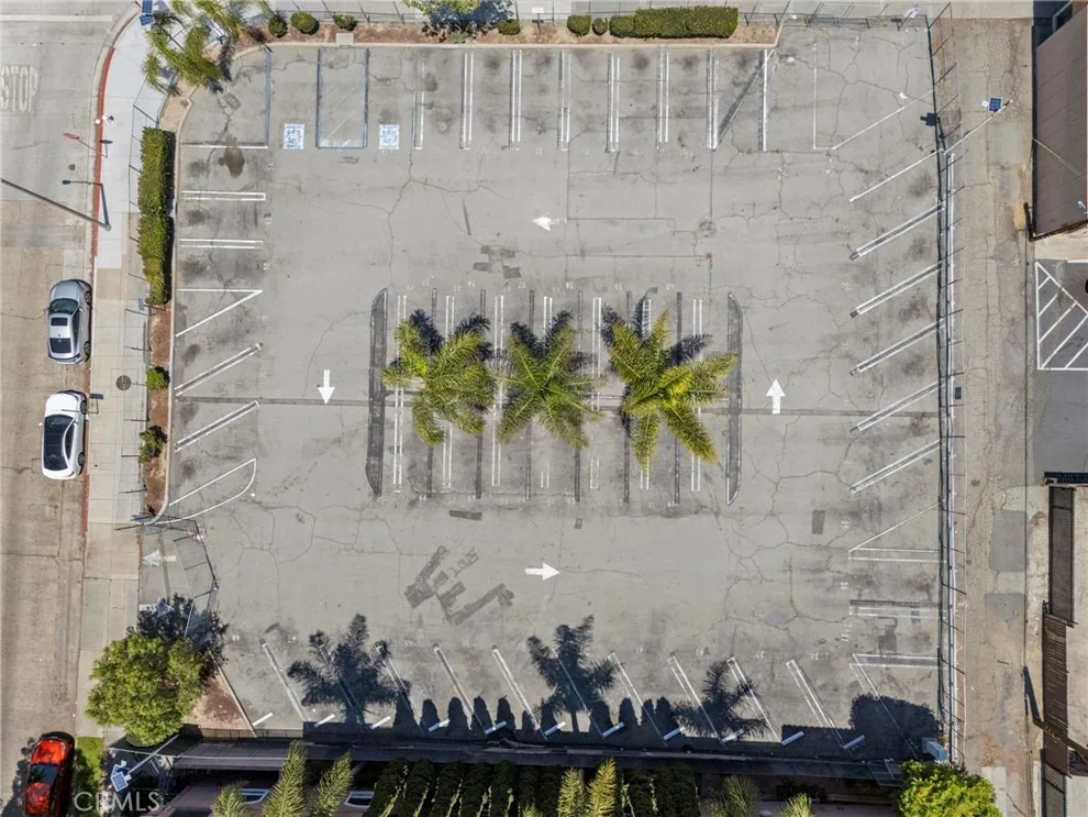 Unit for sale at 202 E 17th, Santa Ana, CA 92706
