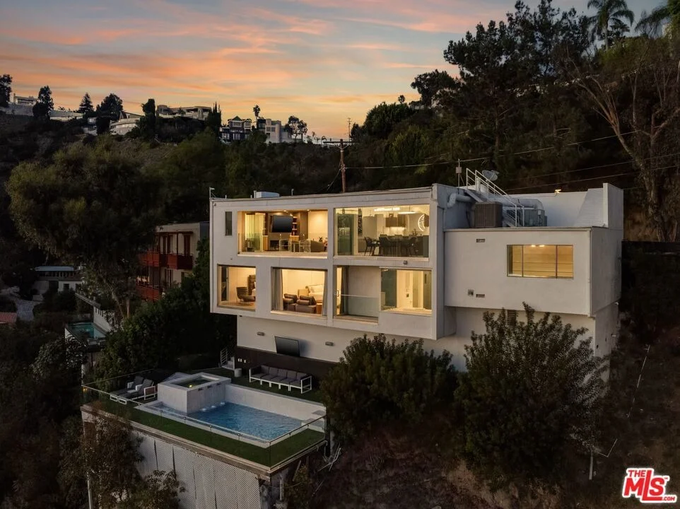 Unit for sale at 8620 Hillside Avenue, West Hollywood, CA 90069