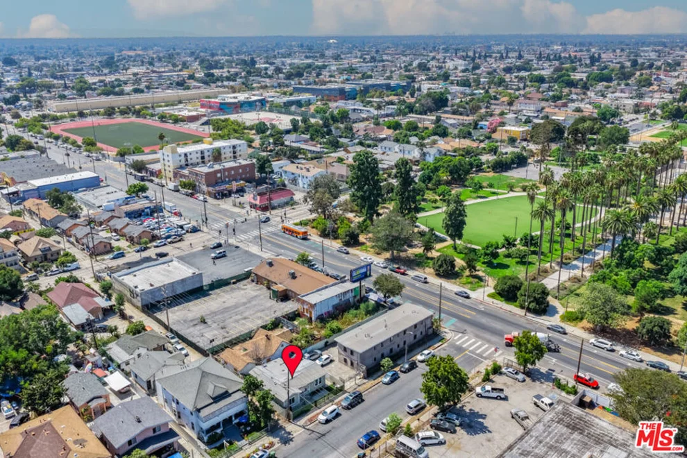 Unit for sale at 618 E 50th Street, Los Angeles, CA 90011