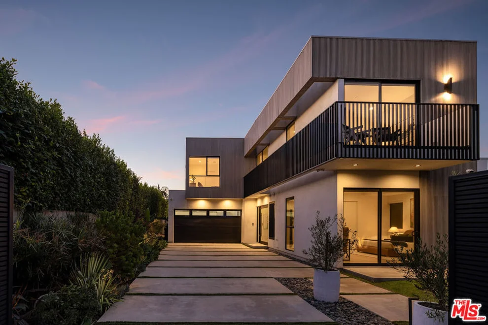 Unit for sale at 12851 Bonaparte Avenue, Los Angeles, CA 90066