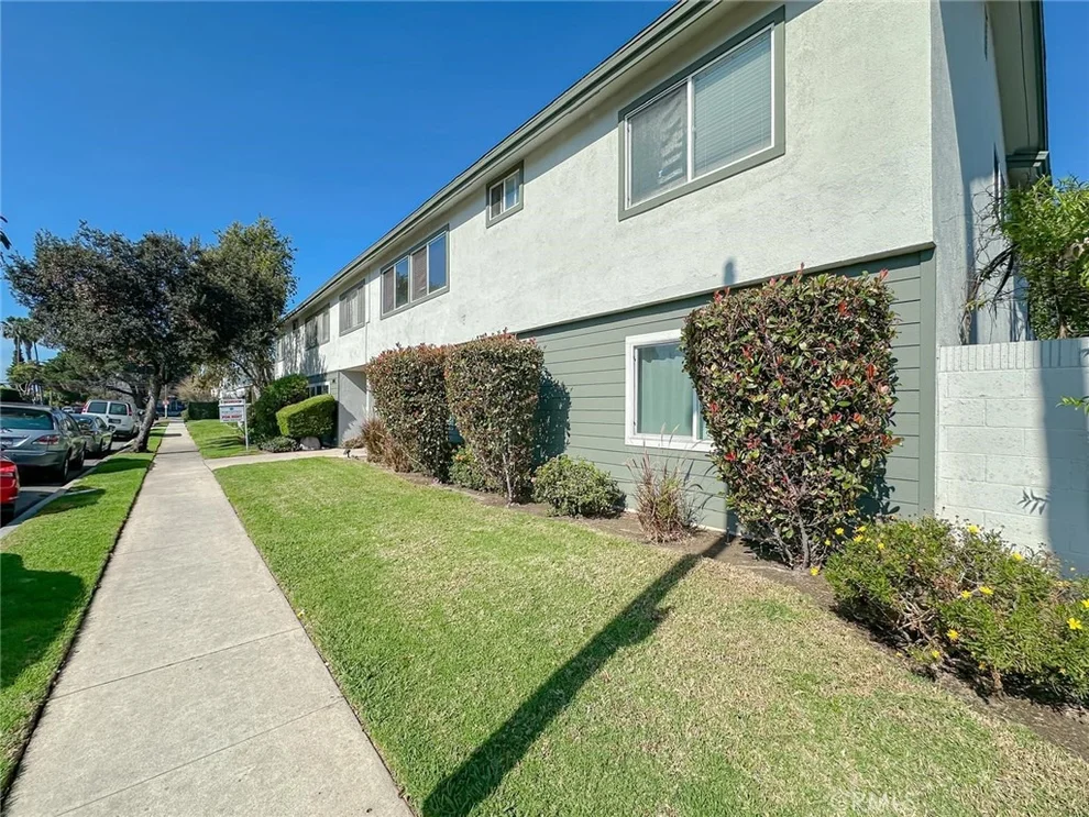 Unit for sale at 3045 E Theresa, Long Beach, CA 90814