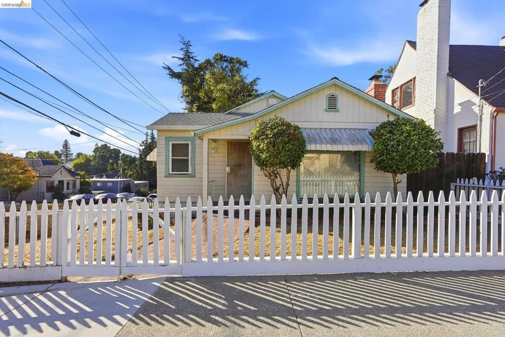 Unit for sale at 2901 Sheffield Ave, Oakland, CA 94602