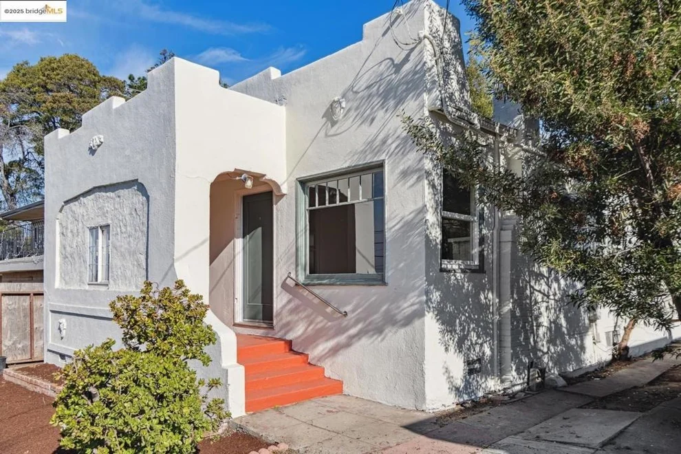 Unit for sale at 6700 Laird AVE, Oakland, CA 94605