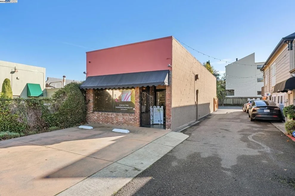 Unit for sale at 1422 Everett St, Alameda, CA 94501