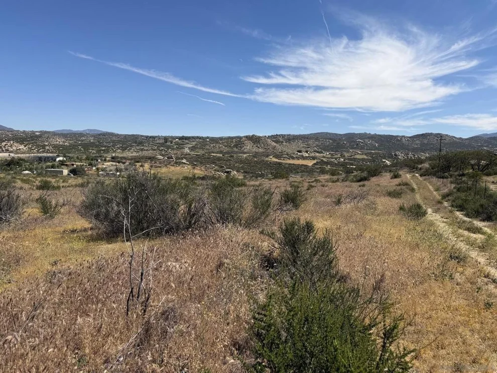 Unit for sale at Boulder Vista Drive, Aguanga, CA 92536