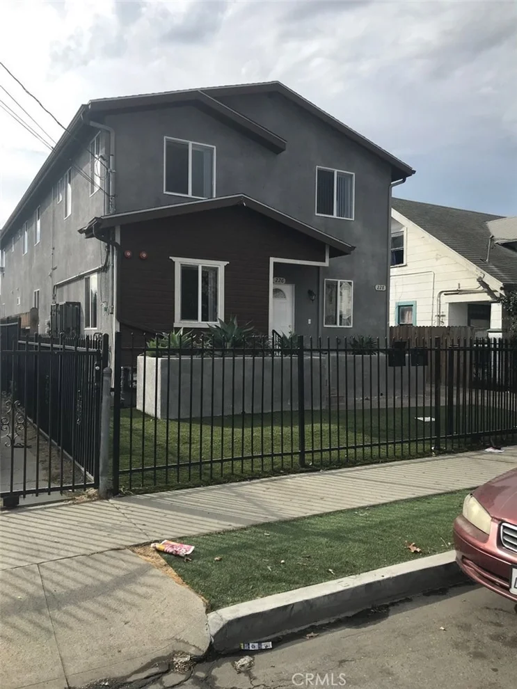 Unit for sale at 226 228 W 55th Street, Los Angeles, CA 90037