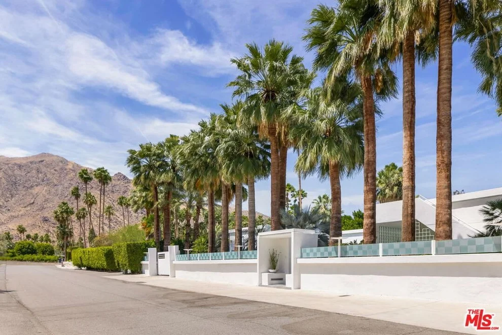 Unit for sale at 520 W Via Lola, Palm Springs, CA 92262