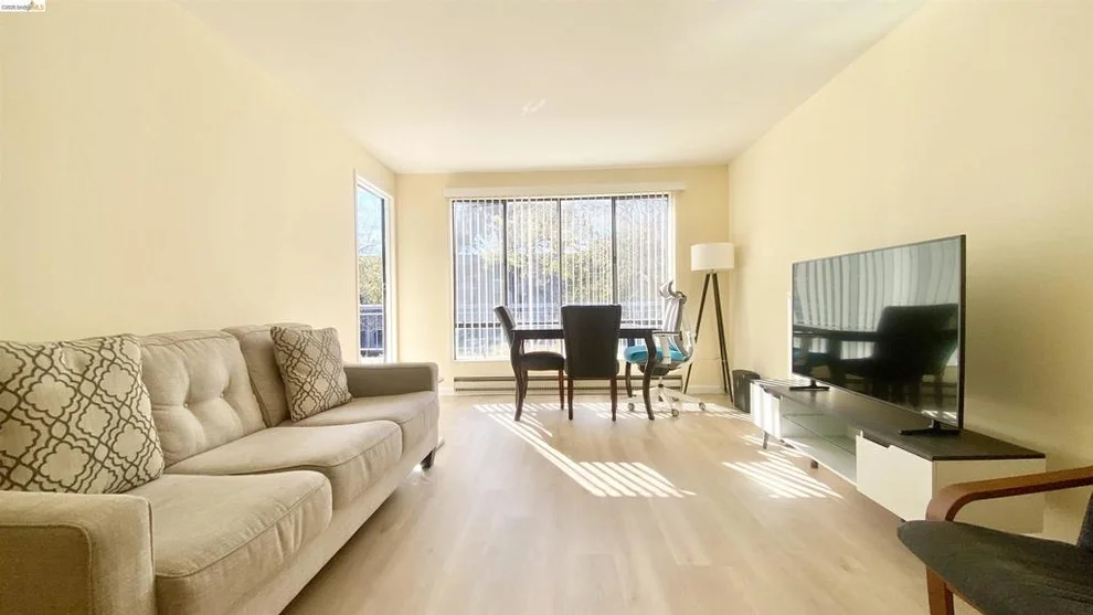 Unit for sale at 2 Commodore Drive, Emeryville, CA 94608-1645