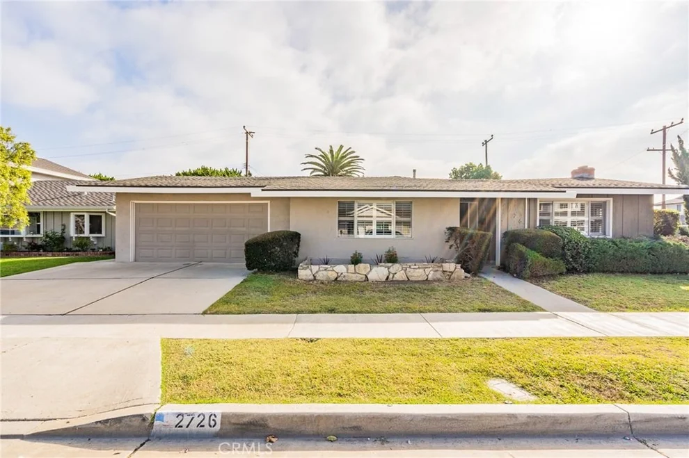 Unit for sale at 2726 Lorenzo Avenue, Costa Mesa, CA 92626