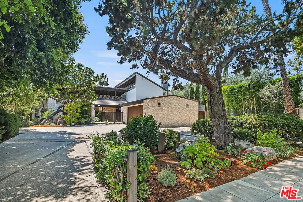 Unit for sale at 515 N Roxbury Drive, Beverly Hills, CA 90210