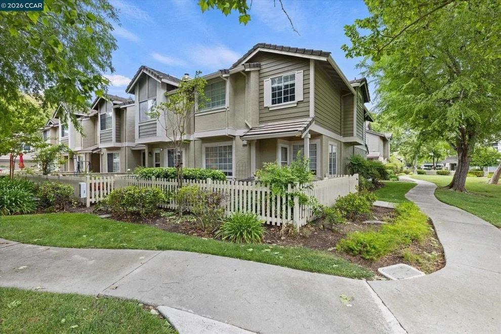 Unit for sale at 6521 Nottingham Pl, Dublin, CA 94568