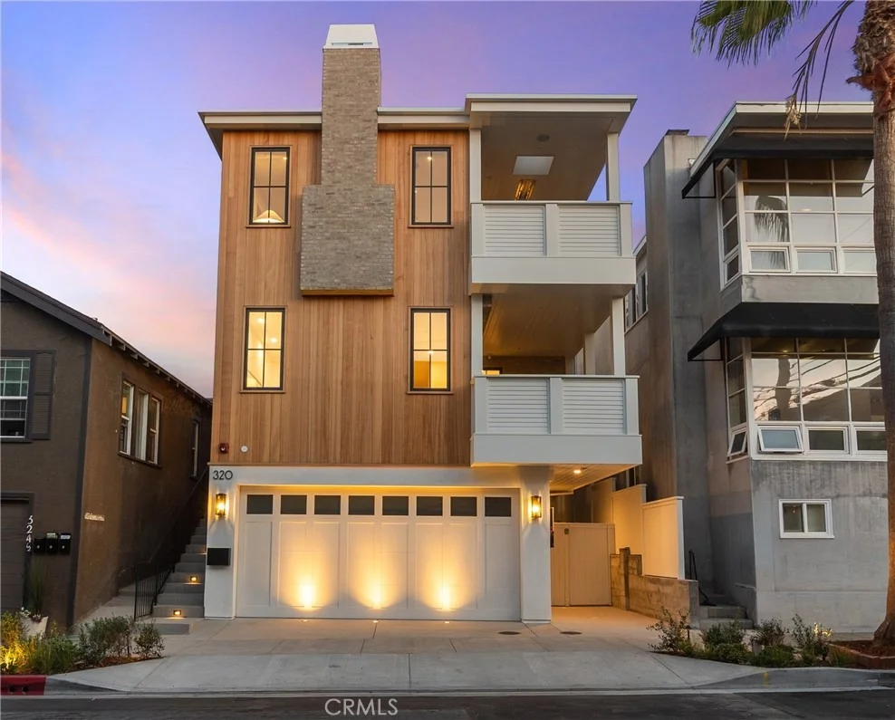 Unit for sale at 320 1st St, Manhattan Beach, CA 90266