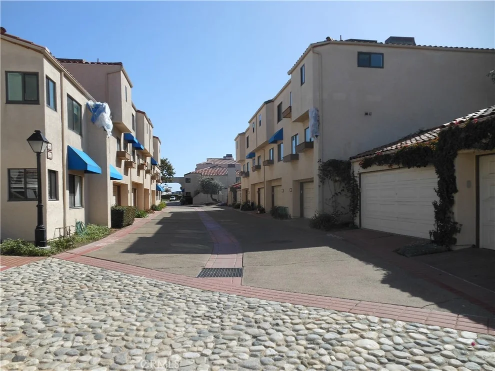 Unit for sale at 16425 Martin Lane, Huntington Beach, CA 92649