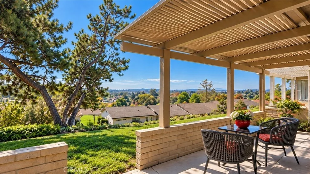 Unit for sale at 28052 Via Herrera, Mission Viejo, CA 92692