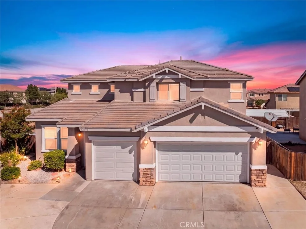 Unit for sale at 13718 Ochre, Victorville, CA 92394