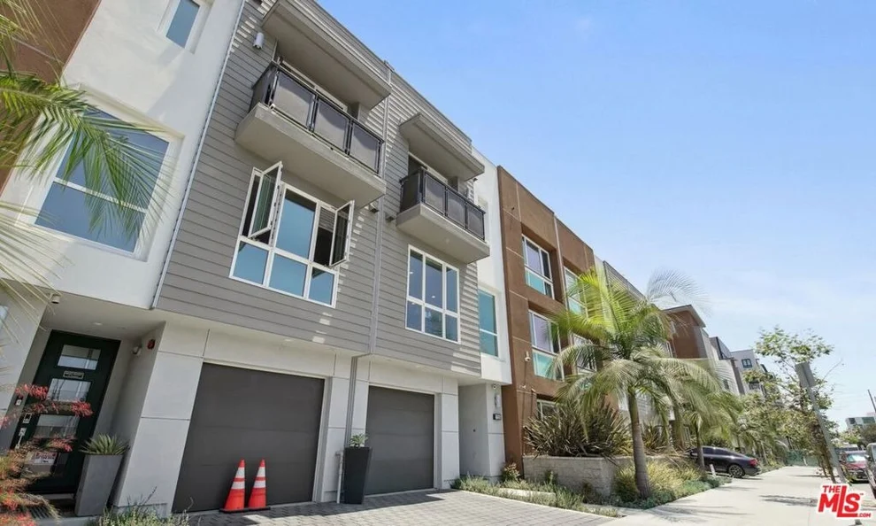 Unit for sale at 1156 N Orange Drive, Hollywood, CA 90038