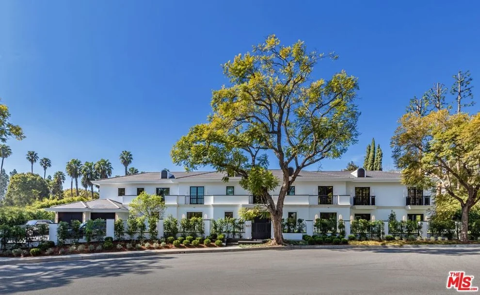 Unit for sale at 927 N Whittier Drive, Beverly Hills, CA 90210