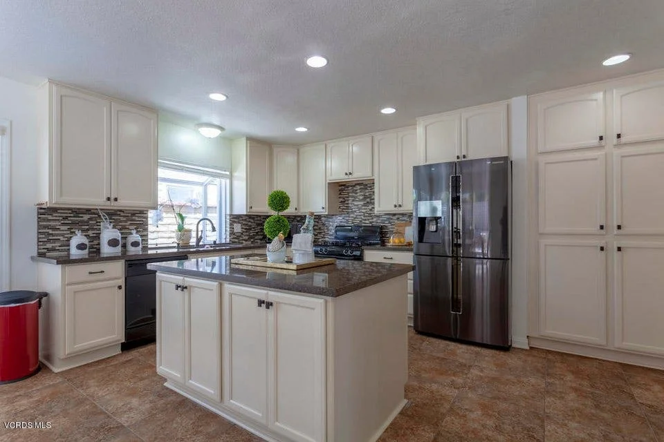 Unit for sale at 27715 Caraway Lane, Saugus, CA 91350