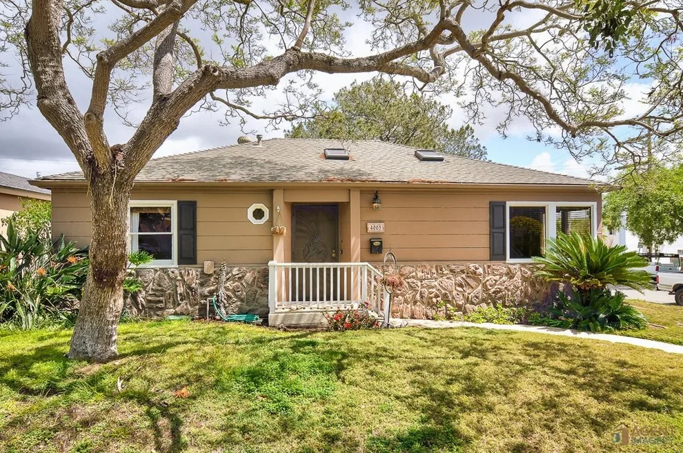 Unit for sale at 4003 Shasta St, San Diego, CA 92109