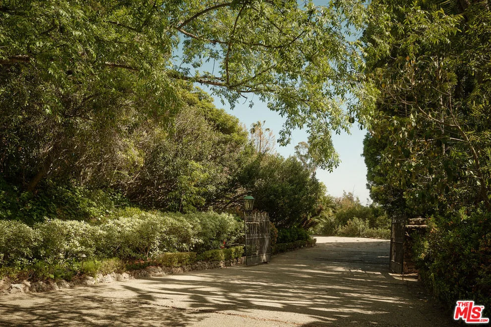 Unit for sale at 1117 N Beverly Drive, Beverly Hills, CA 90210