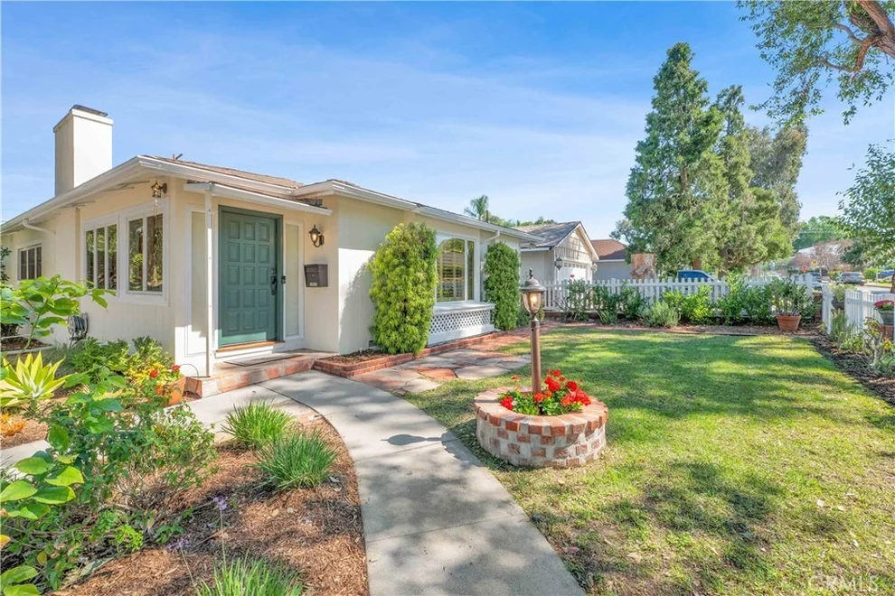 Unit for sale at 20935 Avenue San Luis, Woodland Hills, CA 91364