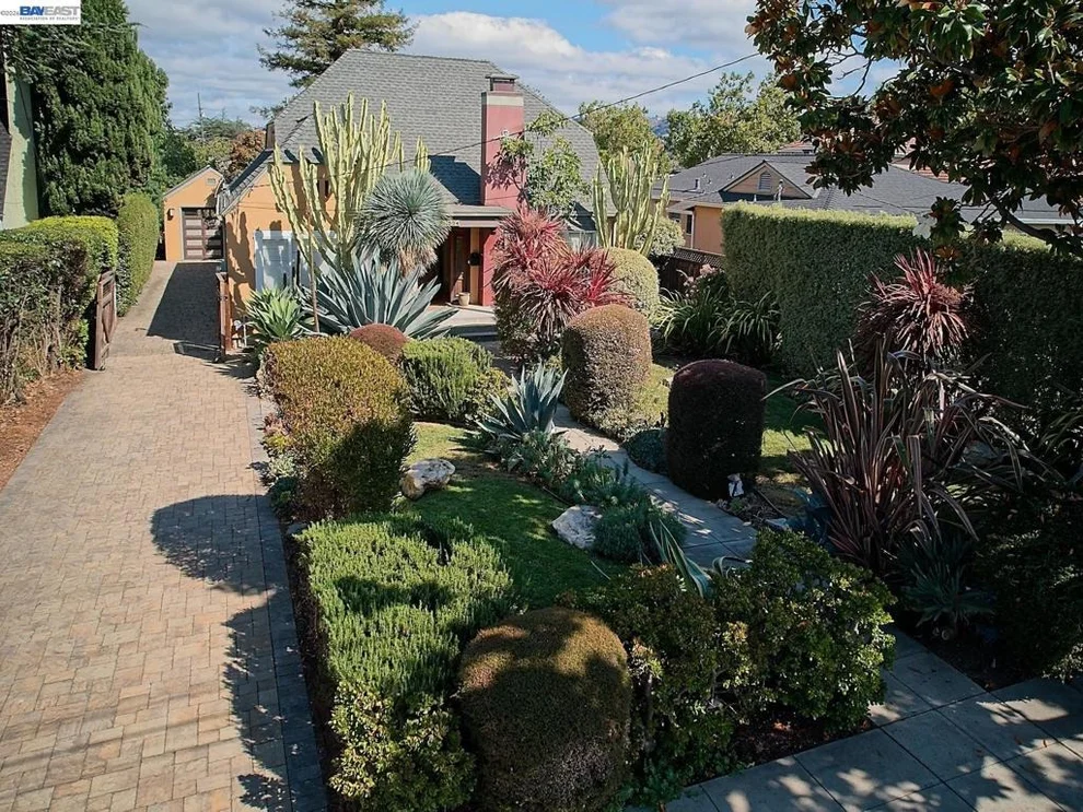 Unit for sale at 574 Broadmoor Blvd, San Leandro, CA 94577